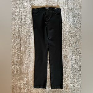 Vince Camuto straight leg slacks. front, rear pockets. SIZE 6.